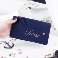 Dunkelblaue Kosmetiktasche mit Name und Herz