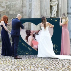 Dunkelblaues Fotobanner zum Ausschneiden für das Brautpaar