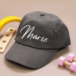 Dunkelgraues Basecap für Kinder mit Name bestickt