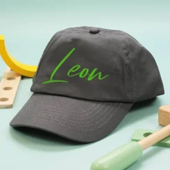 Dunkelgraues Basecap für Kinder mit Name bestickt