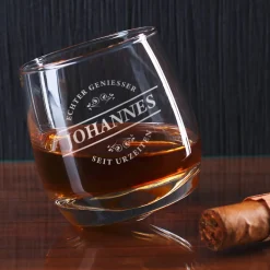 Echt schräges Whiskyglas für echte Geniesser mit Wunschname graviert