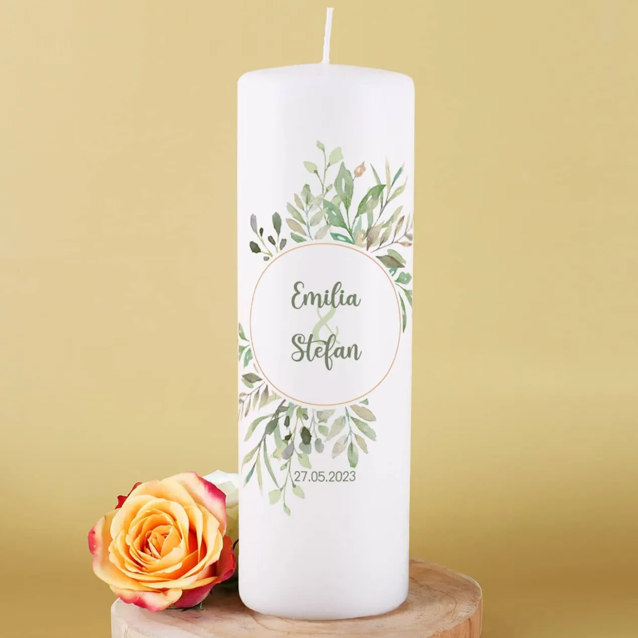 Echtwachskerze zur Hochzeit mit Blättern, Namen und Datum