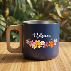 Edelstahl Tasse mit Holzgriff, Blumen Motiv & Name personalisiert | Nachhaltiges Geschenk für Frauen