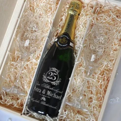 Edles Champagner Geschenkset zur Silberhochzeit mit Namen und Datum