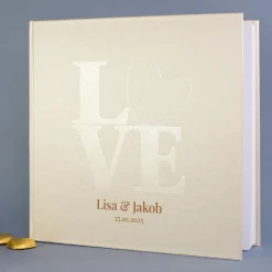 Edles Gästebuch zur Hochzeit personalisiert mit Namen und Datum in Cremeweiß | LOVE Erinnerungsbuch