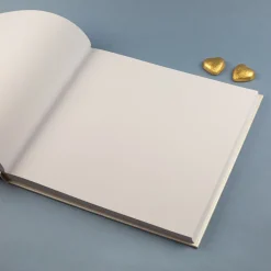 Edles Gästebuch zur Hochzeit personalisiert mit Namen und Datum in Cremeweiß | LOVE Erinnerungsbuch