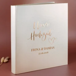 Edles Hochzeitsalbum mit glänzender Prägung personalisiert mit Namen und Datum | Fotobuch zur Hochzeit