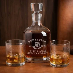 Edles 3-teiliges Whisky-Geschenkset für Männer ‚The Last Gentleman‘ personalisiert mit Name und Jahr