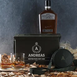 Edles Whisky-Geschenkset in original Munitionsbox mit Monogramm, Name und Wunschtext