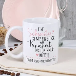 Eine Schwester / Ein Bruder ist wie ein Stück Kindheit - Tasse mit Ihrem Wunschtext