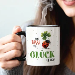 Eine Tasse voll Glück | Glückstasse aus Keramik mit schwarzem Rand & Henkel