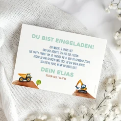 Einladungskarte zum Kindergeburtstag im Bagger und Baustellen Design mit Wunschdaten