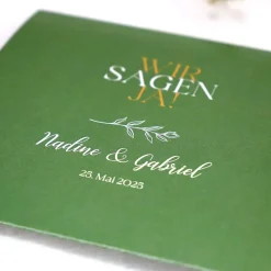 Einladungskarte zur Hochzeit mit Schmetterlingsverschluss