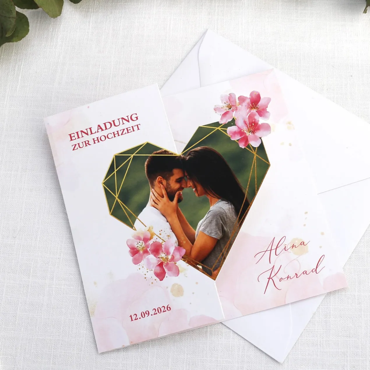 Einladungskarte zur Hochzeit - Faltkarte mit Foto im Blüten-Herz