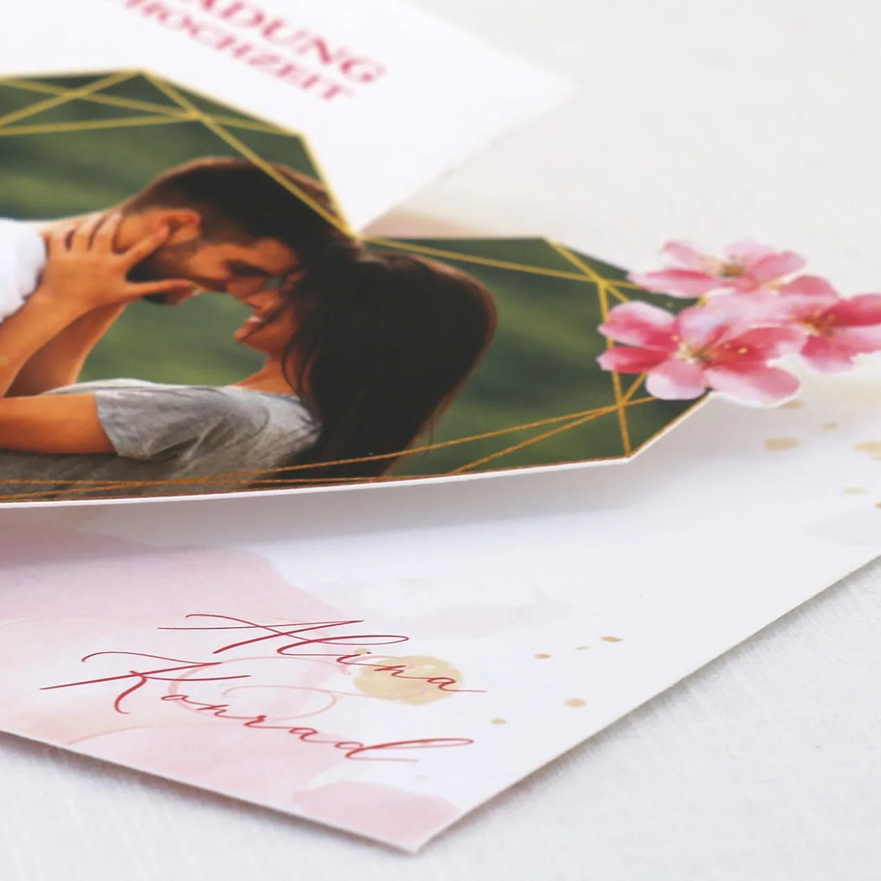 Einladungskarte zur Hochzeit - Faltkarte mit Foto im Blüten-Herz