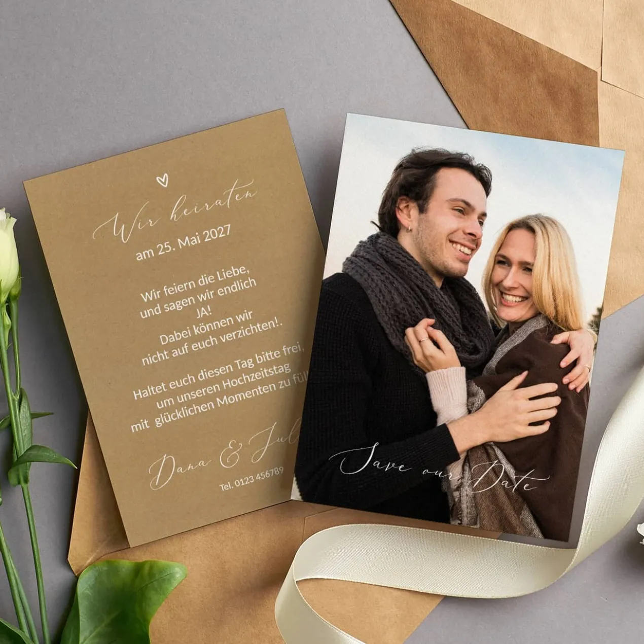 Einladungskarte zur Hochzeit mit kleinem weißen Herz
