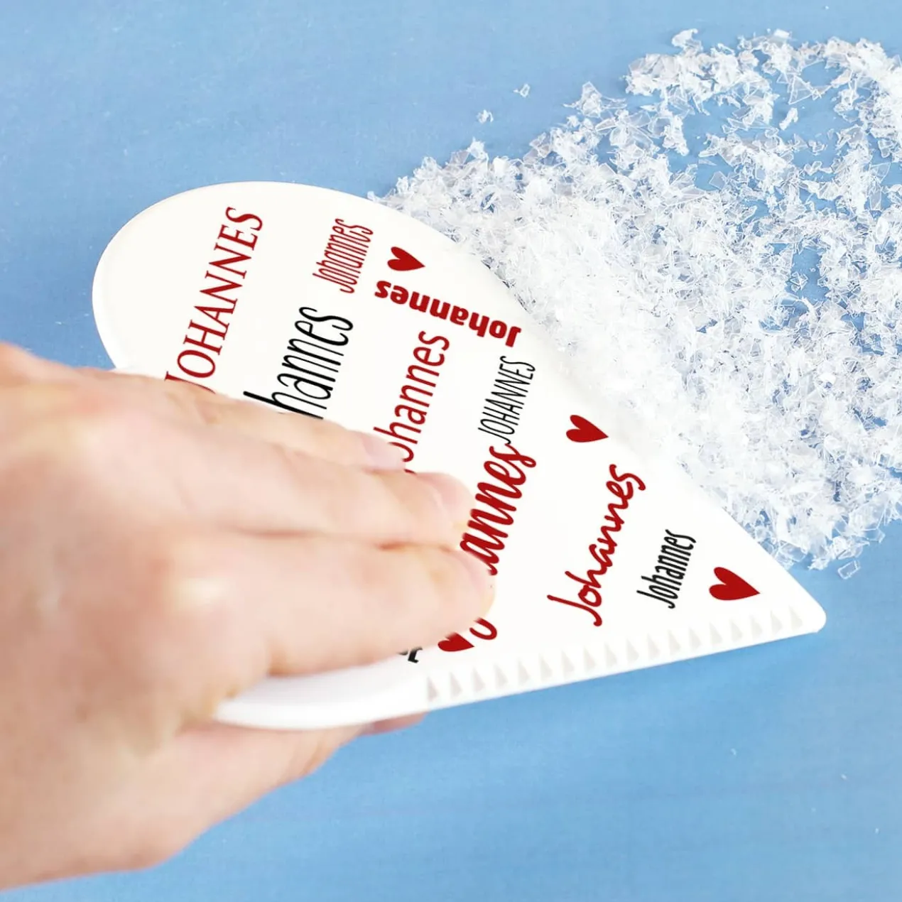 Eiskratzer mit Ihrem Wunschnamen in Herzform