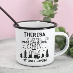 Emailletasse für Camper - Es gibt viele Wege zum Glück - mit Namensaufdruck