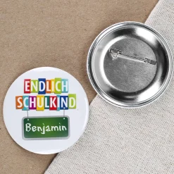 Endlich Schulkind - Button mit Wunschname, 56 mm