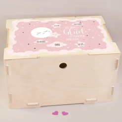 Erinnerungsbox für Mädchen personalisiert mit Geburtsdaten | clipfritz® Aufbewahrungskiste aus Holz