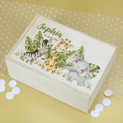 Erinnerungsbox mit Safaritieren, Wunschname und Geburtsdatum