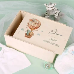 Erinnerungskiste Baby mit Tieren in Heißluftballon, Name, Datum und Text