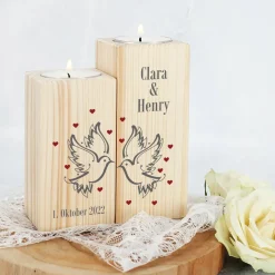 2er Set Teelichthalter aus Holz mit Tauben, Namen und Datum