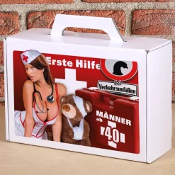 Erste Hilfe Koffer bei Verkehrsunfällen für Männer ab 40