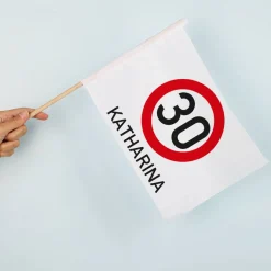 Fahne mit Verkehrszeichen, Alter und Name