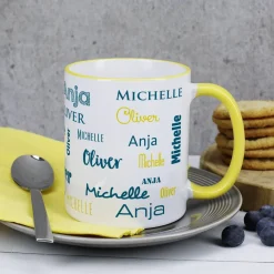 Familientasse mit drei Namen in verschiedenen Schriftarten - gelb