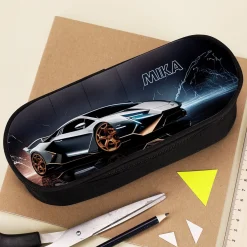 Federmappe mit Sportwagen-Motiv und Name | Personalisierte Stiftebox für Jungen