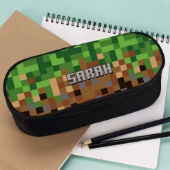 Federmäppchen mit Pixelmotiv und Name