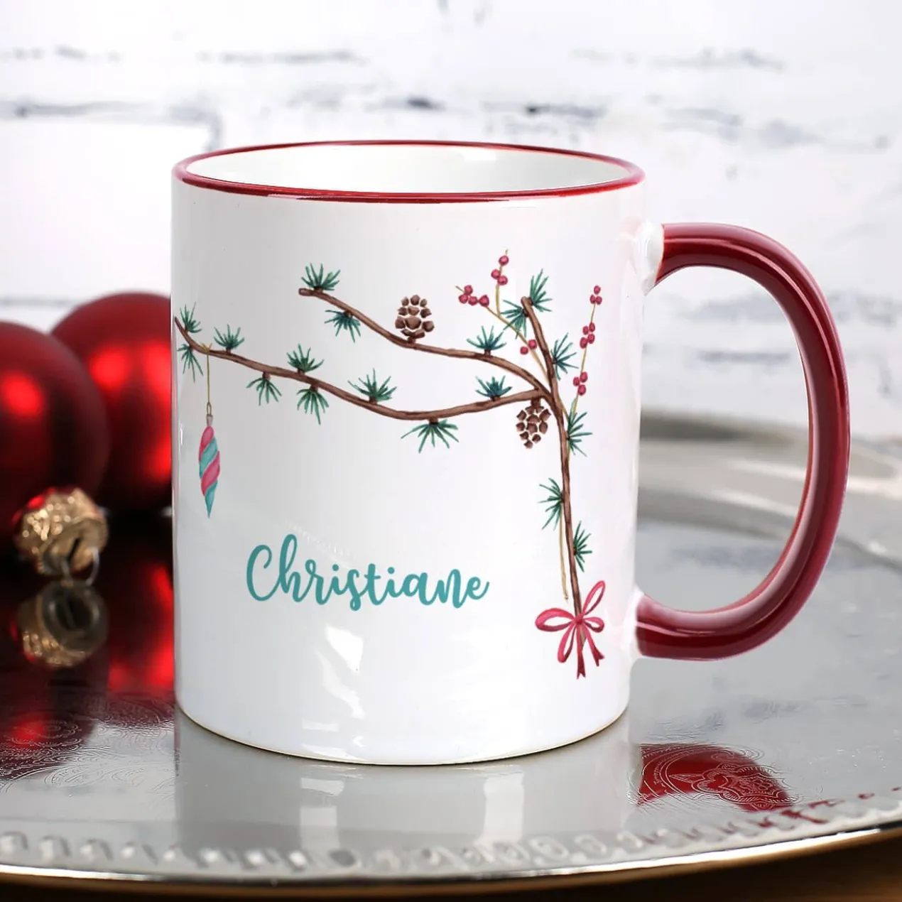 Festliche Weihnachtstasse mit Zweigen und Name