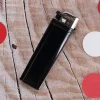 Feuerzeug mit Initial und Name beklebt
