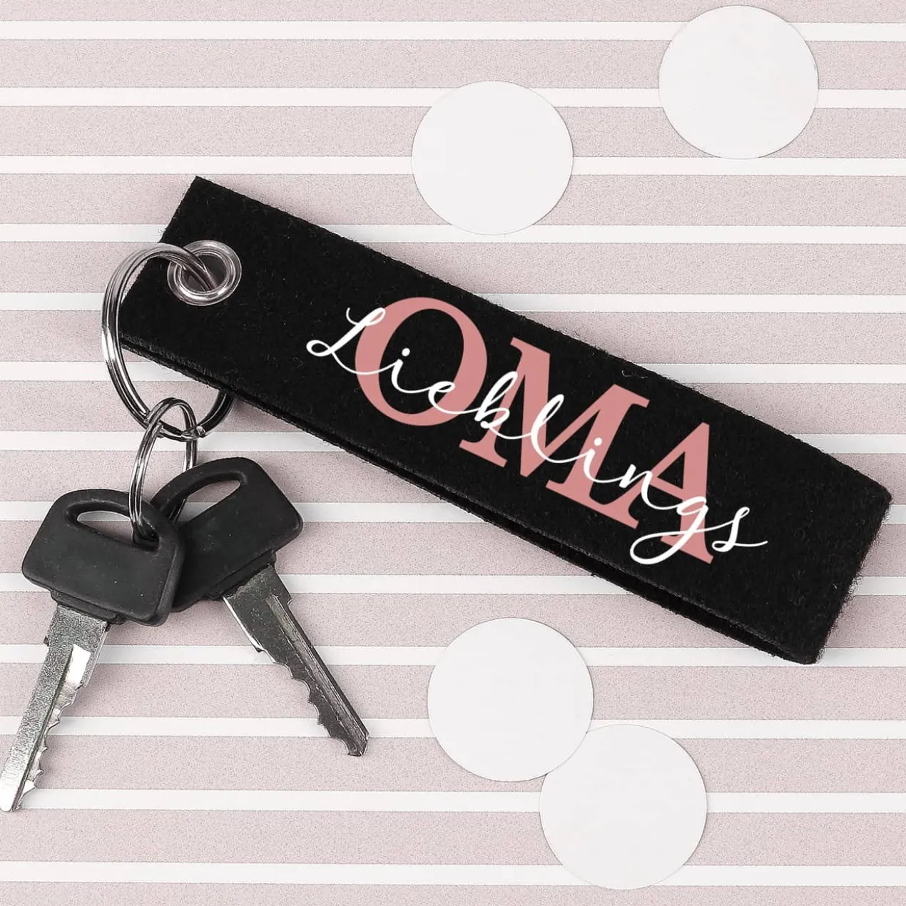 Filz Schlüsselanhänger OMA / OPA mit Ihrem Wunschtext