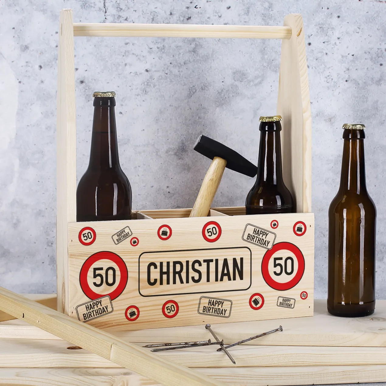 Flaschenträger aus Holz mit Verkehrszeichen, Alter & Name zum Geburtstag o. Jubiläum