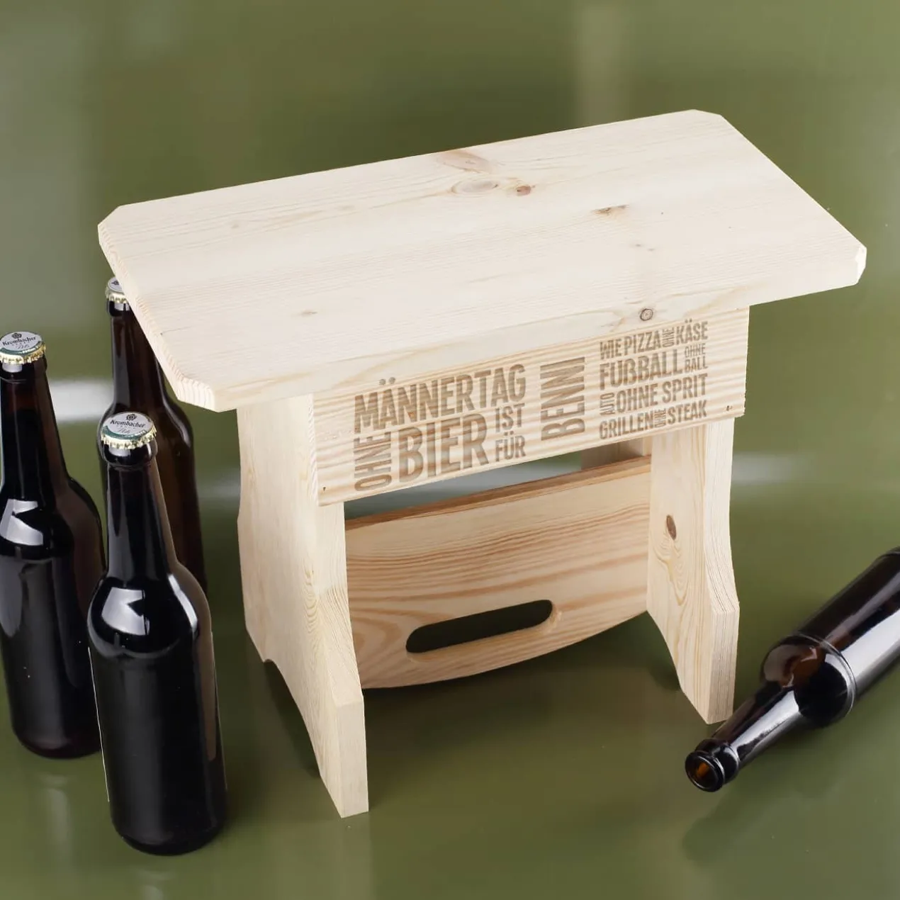 Flaschenträger-Hocker zum Männertag mit Name graviert
