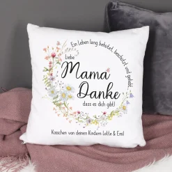 Flauschiges Kuschelkissen für Mama mit Wunschtext und Wiesenblumen Motiv