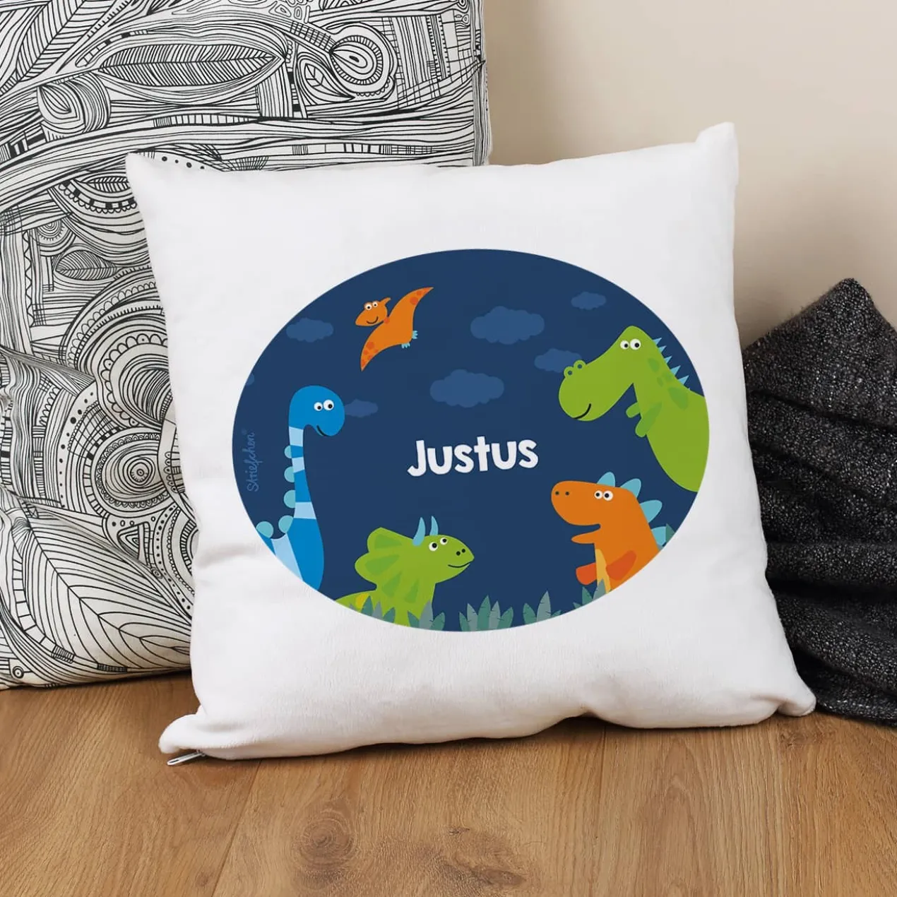 Flauschiges Kuschelkissen mit Dinos und Ihrem Wunschnamen