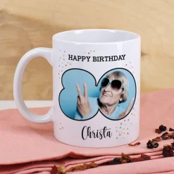 Fototasse zum 80. Geburtstag mit Name und Happy Birthday-Schriftzug