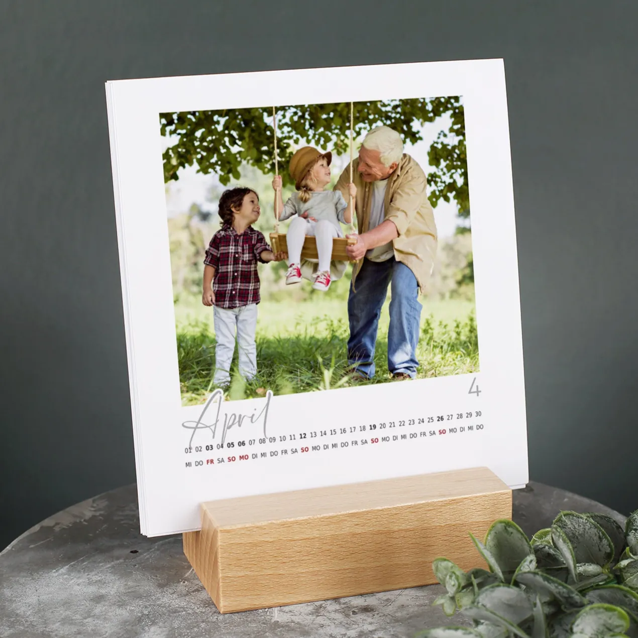 Foto-Tischkalender mit echtem Holzsockel