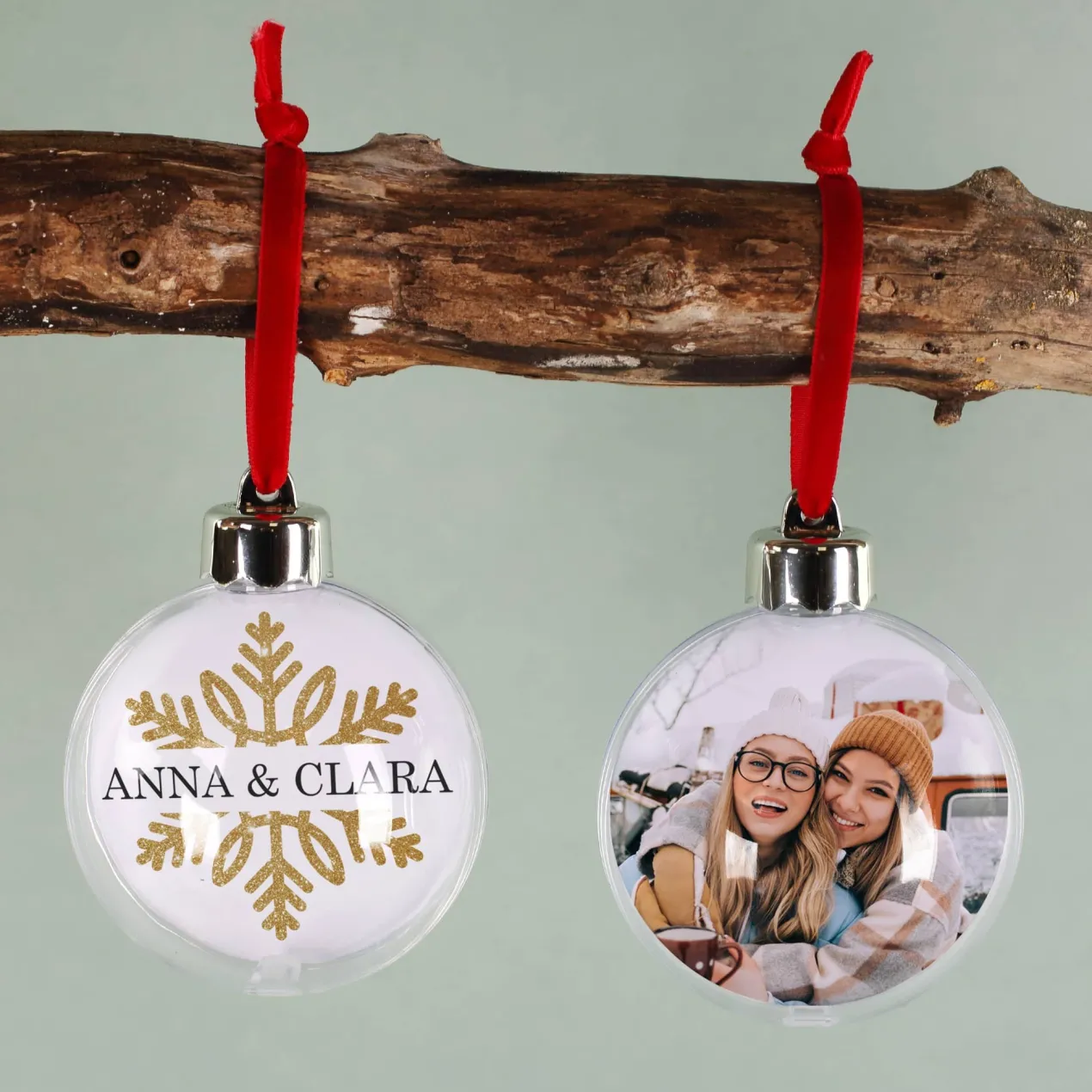 Foto-Weihnachtskugel mit Schneeflockenmotiv und Wunschtext