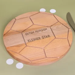 Frühstücksbrettchen aus Buchenholz im Fußballdesign mit Wunschtext personalisiert | Fußballgeschenk