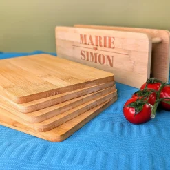 Frühstücksbrettchen-Set zur Hochzeit aus Bambus mit Ständer | Personalisiert mit Namen und Datum