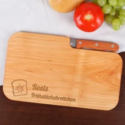 Frühstücksbrett mit graviertem Vornamen und Messer