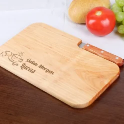Frühstücksbrett mit Messer und Gravur