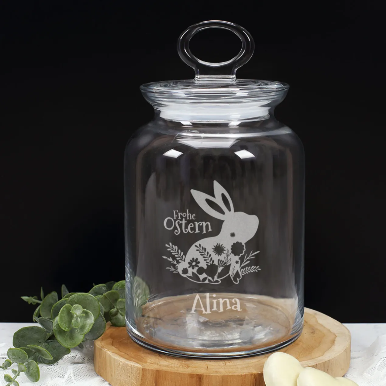 Frohe Ostern - gravierte Glasdose mit Osterhasenmotiv, Frühlingsblumen und Ihrem Wunschnamen
