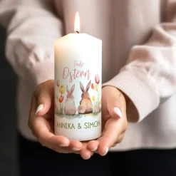 Frohe Ostern - Kerze mit Hasen, Blumen und Name
