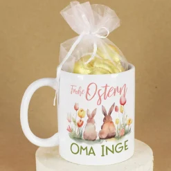 Frohe Ostern - Tasse mit Hasen, Blumen, Name - gefüllt mit Lindt Schokoherzen