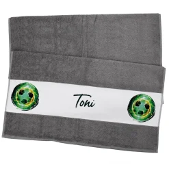 Fußballer - Handtuch personalisiert mit Name und Fußball-Motiv in Anthrazit | 50x100 cm